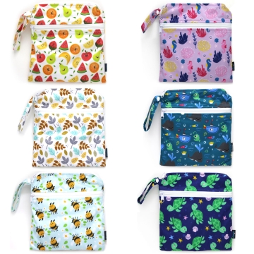 Cheeky Wipes Luiertas/Maandverbandentas Small Lekvrije tas voor vochtige doekjes, luiers en maandverbanden on the go