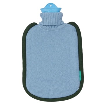 SUITE702 Warmwaterkruik Bumper Light Blue Kruik van natuurlijk rubber met gebreid hoesje van biokatoen